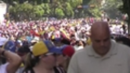 Video: oposición venezolana marcha para exigir ingreso de ayuda humanitaria