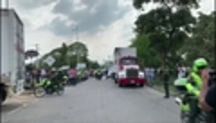 Скачать видео: En video: nueve camiones con alimentos y medicinas llegaron a frontera con Venezuela