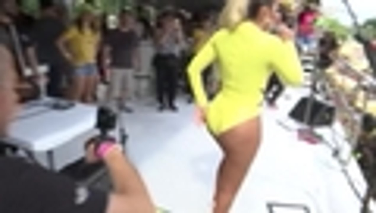 A ritmo de reguetón Karol G fue la cuota colombiana en el Carnaval de Sao Paulo, Brasil