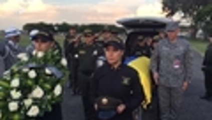 Despedida con honores al patrullero del Esmad asesinado en medio de enfrentamientos en la vía Panamericana