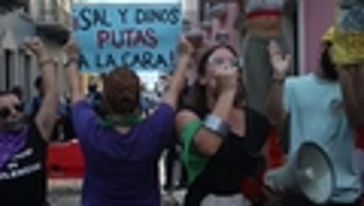 Manifestantes protestan por cuarto día seguido contra gobernador Roselló