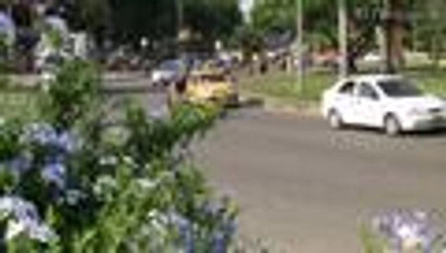 Caleños se la ingeniaron para movilizarse ante paro de transportadores