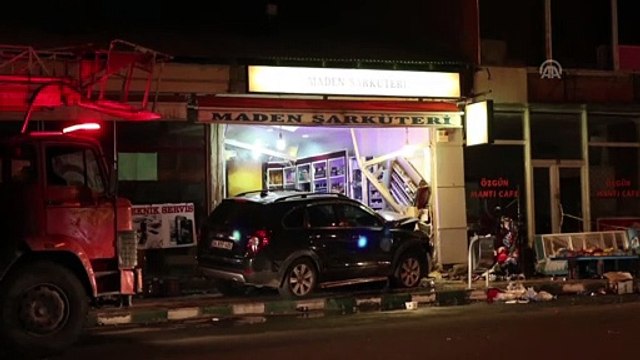 Otomobil işyerine girdi: 1 ölü, 1 yaralı - ARDAHAN