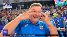 [이슈톡] 러 코치, 한국과 경기 후 '눈찢기' 세리머니