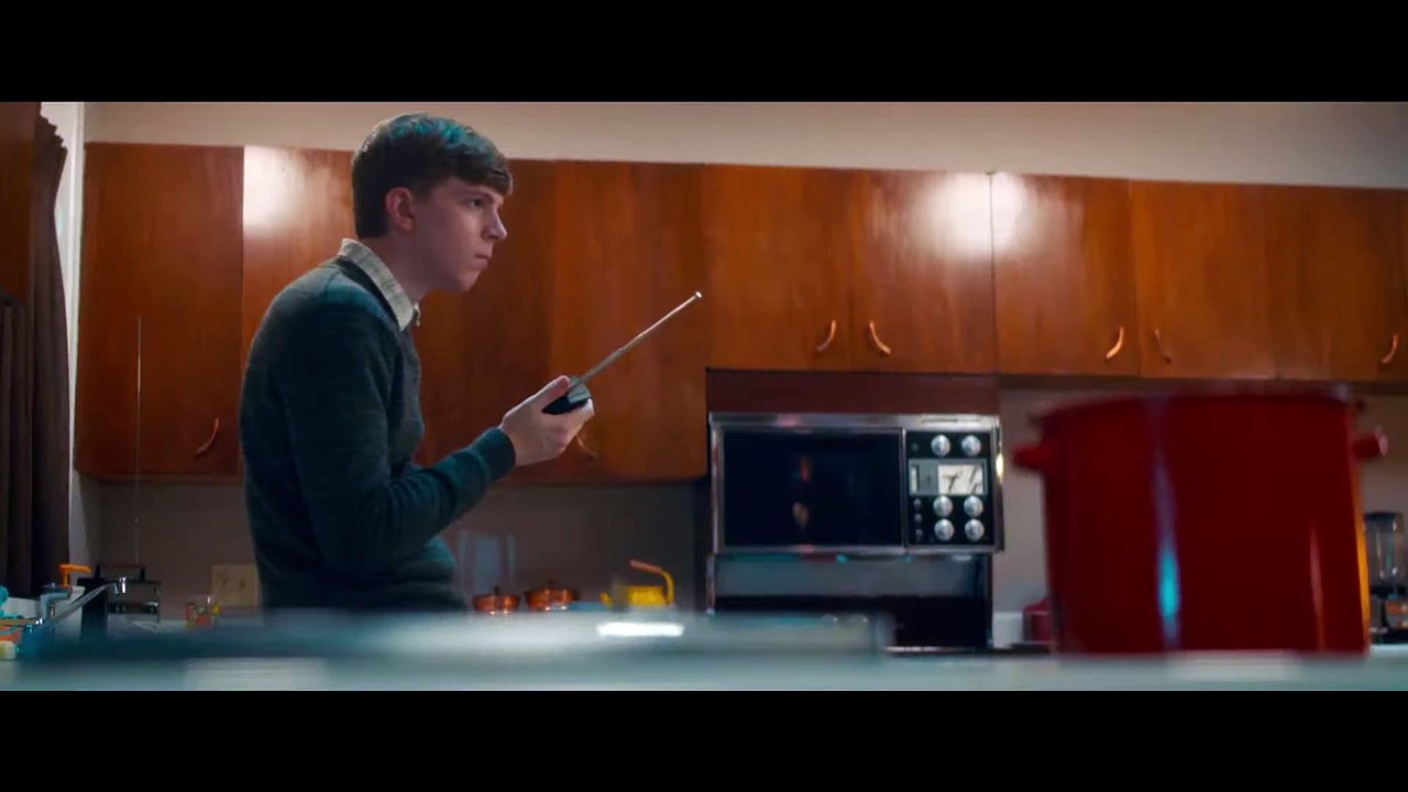 Scary Stories to Tell in the Dark Movie - Behind The Scenes - Big Toe