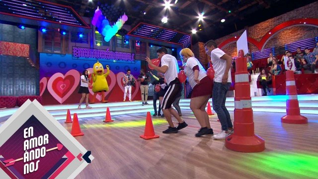 ¡Los amorosos jugaron Orugas del amor para ganar la inmunidad! | Enamorándonos