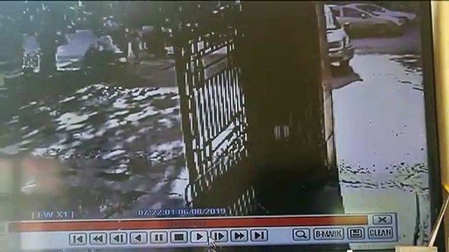 [ Clip ] : Xuất hiện hình ảnh otô chở học sinh 6 tuổi Trường tiểu học GateWay bị bỏ quên ra vào ký túc xá