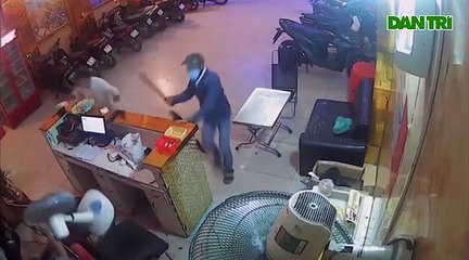 [ VIDEO ] - Nam thanh niên bị nhóm côn đồ ch.ém Dã nan trong quán karaoke ở Sài Gòn