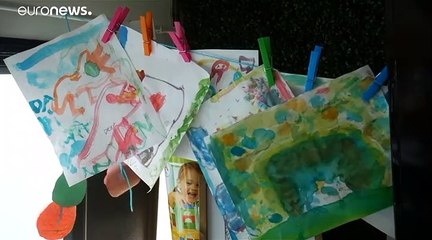 شاهد: حافلة تقدم برامج تعليمية لأطفال اللاجئين على الحدود المكسيكية الأمريكية