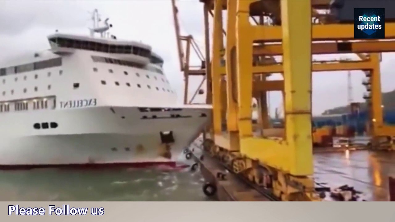 10 World's Sinking Biggest Giant Mega Ship Crash Container Cargo Best BEACHING INTO SHORE 2019