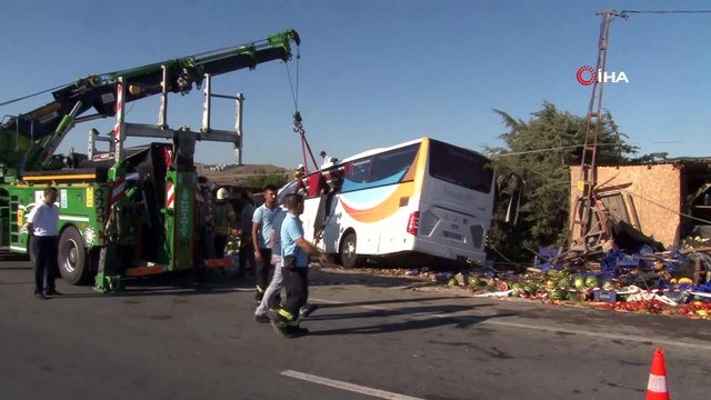 İstanbul Havalimanı'ndan yolcu taşıyan otobüs elektrik diğerine çarptı: 1 ölü, 8 yaralı