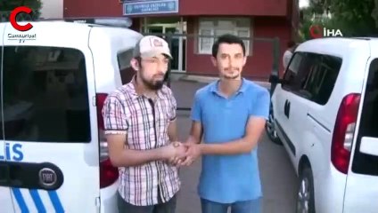 Yolda yürürken buldu... Alkışlanacak davranış