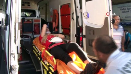 Emniyet şeridindeki araca otomobil çarptı: 2 yaralı