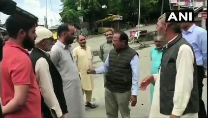 స్థానికులతో కలిసి భోజనం చేసిన అజిత్ దోవల్ (వీడియో)