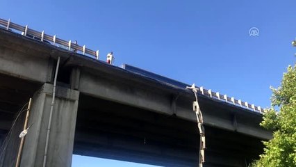 Kamyonetle çarpışan kamyon viyadükten düştü: 1 ölü, 1 yaralı