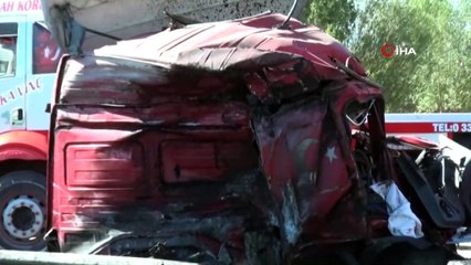 Kontrolden çıkan tır bariyerlere çarptı: 1 ölü