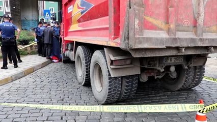 Kamyonun çarptığı kadın öldü