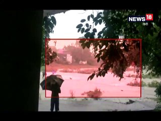 VIDEO: उफनते नाले में बह रहा था बच्चा, युवक ने ऐसे बचाई जान