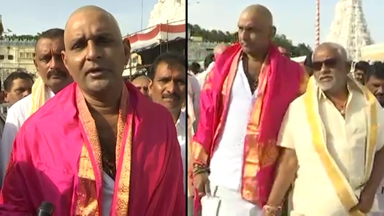 తిరుమల శ్రీవారిని దర్శించుకున్న కొడాలి నాని | AP Civil Supplies Minister Kodali Nani Visits Tirumala