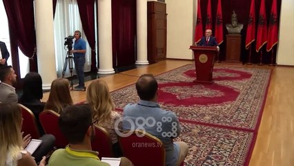 RTV Ora - Meta kritikë me Bashën: Opozita serbe u bashkua për të mundur Millosheviçin