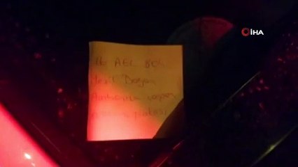 İki araca çarpıp kaçtı, vatandaşlar plakasını alıp cama yapıştırdı