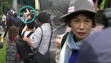 '아베 사죄 발언' 엄마부대 대표 밀친 남성 연행 / YTN