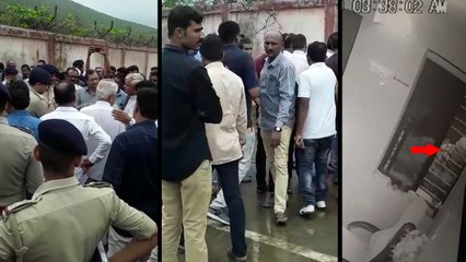 गुजरात: रात को मार्केटिंग यार्ड में घुसे चोरों ने लूटीं एक दर्जन दुकानें, सीसीटीवी में कैद हुए