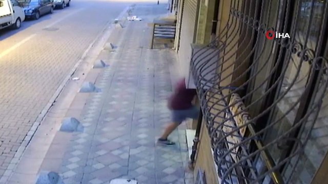 13 ayrı evden hırsızlık yapan şahıslar yakalandı...Hırsızlık anı kamerada