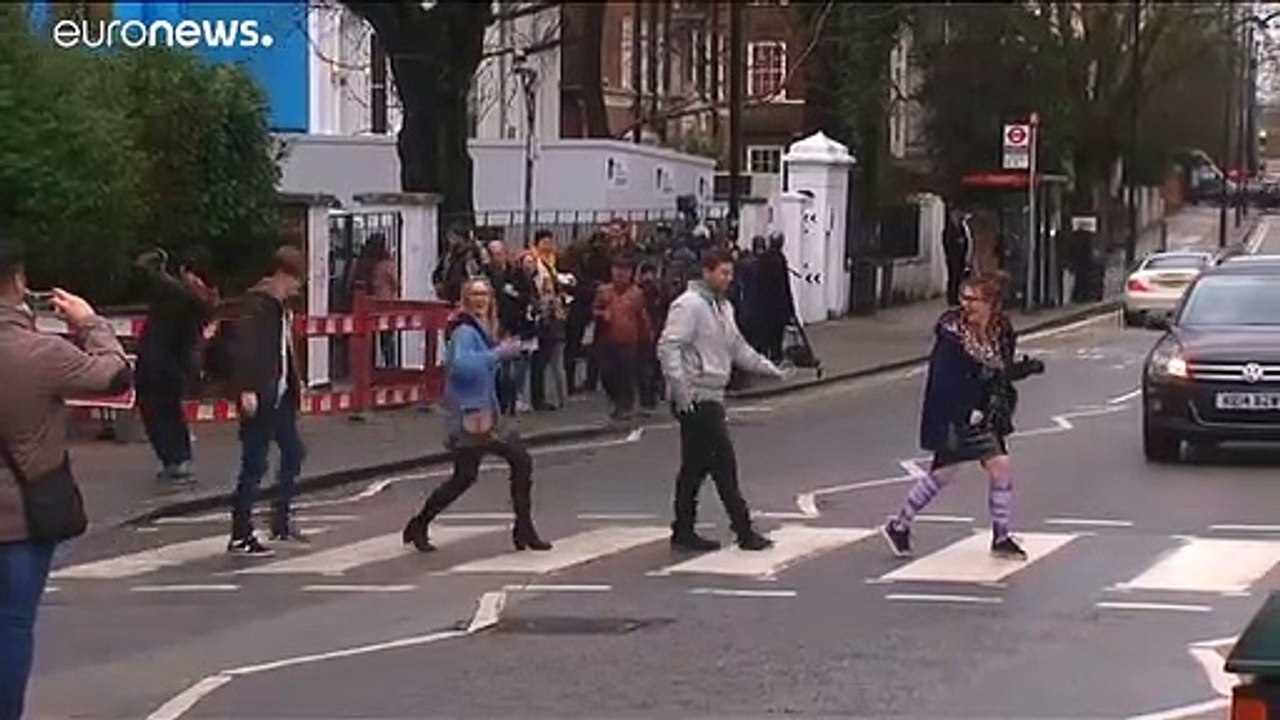 50-лет назад "Beatles" перешли через дорогу