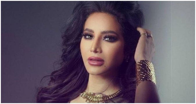 لجين عمران تشعل الميديا برقصها العفوي وكشفها ملامح ابنتها