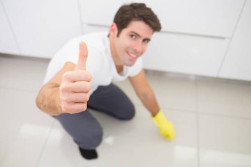 ¿Cómo limpiar un piso con azulejos? 4 consejos