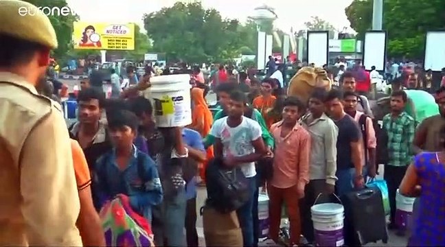 Des milliers d'ouvriers agricoles indiens fuient le Cachemire