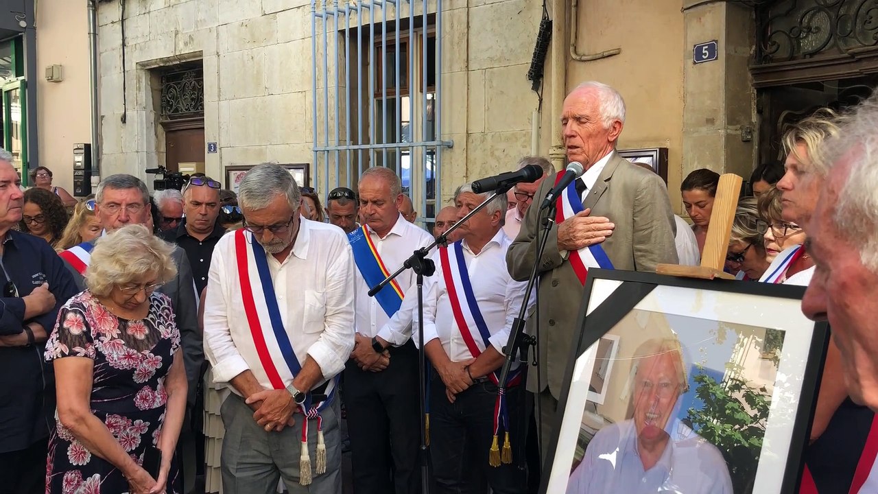 Les habitants de Signes rendent hommage à leur maire Jean Mathieu Michel