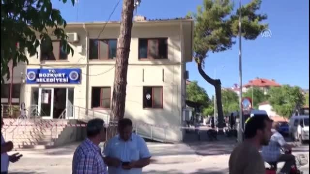 Bozkurt'ta belediye ekipleri vatandaşları artçı sarsıntılara karşı uyardı