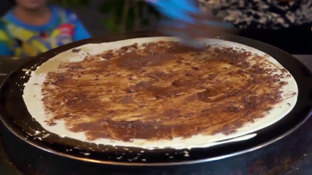 Nutella-Banana-Crepe-Thai-Street-Food-Central-Marina-Pattaya-Thailand