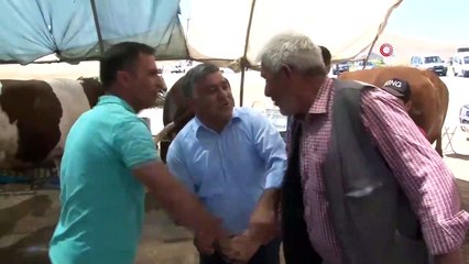 Fark Etmeden Pazarlık Ettiği Adamın Parmaklarını Kırdı