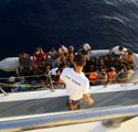 Didim'de denizde ve karada 128 göçmen yakalandı