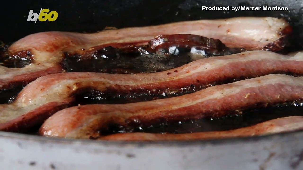 Makin’ Bacon While Eating Bacon! Restaurant Chain Is Paying A ‘Bacon Intern” $1000 To Eat Bacon!