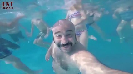 Il saute dans une piscine remplie d'enfants et va le regretter
