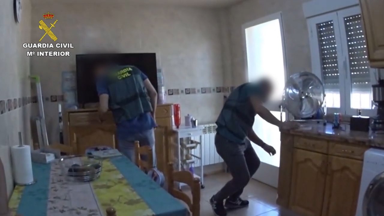 Detenidos dos "sofisticados" estafadores por subastas falsas