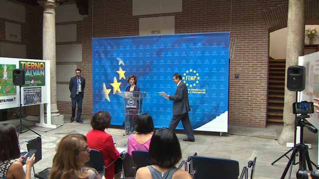 Calvo aborda el papel de los Ayuntamientos en la violencia de género