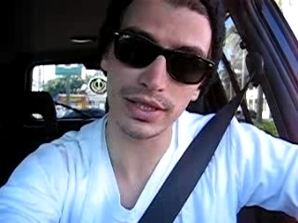 Blanc Gilet, Bonnet Noir