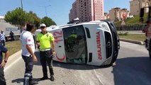 Samsun'da ambulans kaza yaptı: 2 sağlıkçı yaralandı