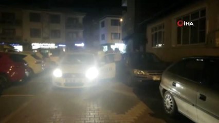 İki araca çarpıp kaçtı, vatandaşlar plakasını alıp cama yapıştırdı