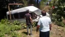Adana'da iki kişinin ölümüne neden olan minibüs kaza yerinden kaldırıldı
