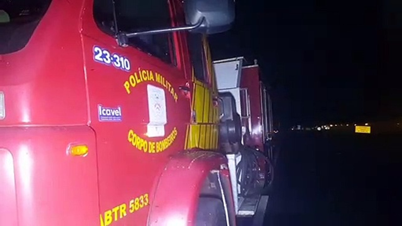 Incêndio em vegetação mobilizada equipe do Corpo de Bombeiros na BR-369