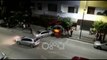 RTV Ora - Aksident në Fier, BMW me shpejtësi përplas makinën e parkuar