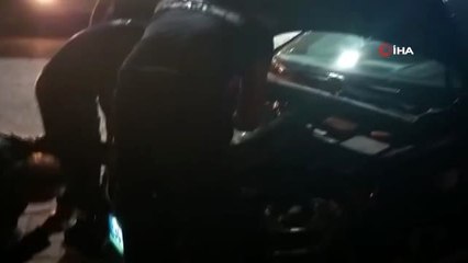 İtfaiye ekipleri araç motoruna sıkışan kedi için seferber oldu