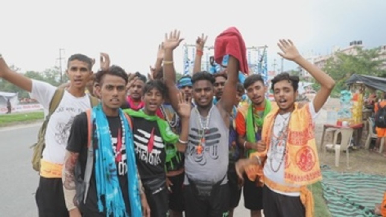 Colocados de marihuana, millones de peregrinos hindúes rinden tributo a Shiva