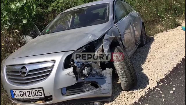 Report TV - Aksident në Fier, përplasen dy automjete, nuk ka viktima